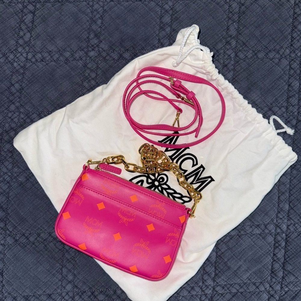 MCM Mini Color Splash Logo Pouch-On-Chain - Picture 10 of 11